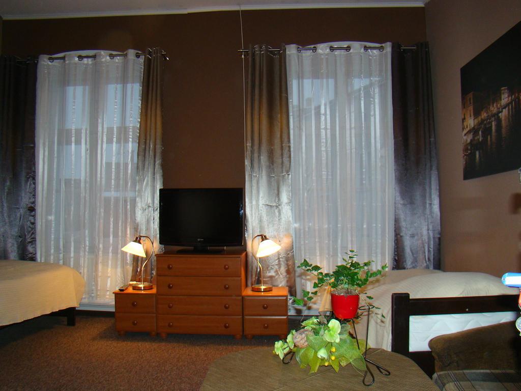 Hotel Polonia Namysłów Zimmer foto